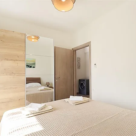 Nikola Luxury 2 Bedrooms 5 Guests * ニキティ