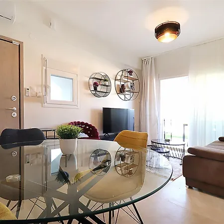 Nikola Luxury 2 Bedrooms 5 Guests * ニキティ