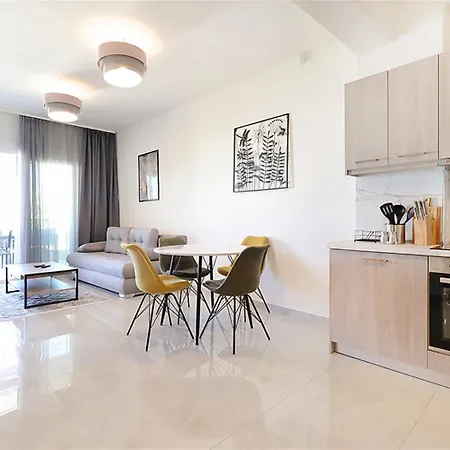 Nikola Luxury 2 Bedrooms 5 Guests * ニキティ