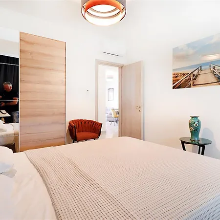 Nikola Luxury 2 Bedrooms 5 Guests ニキティ