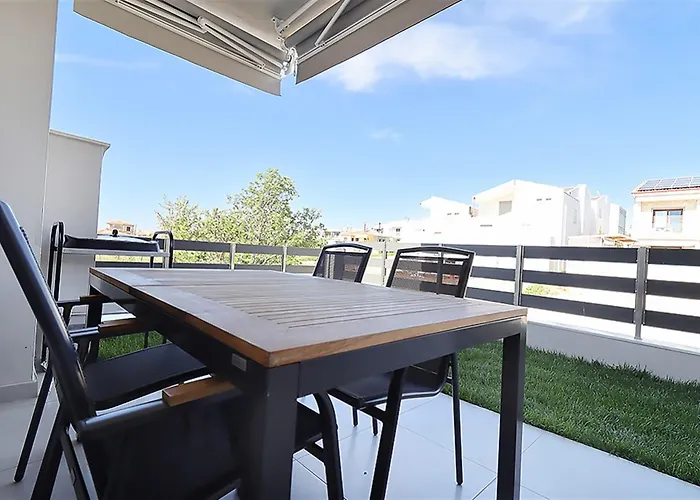 Nikola Luxury 2 Bedrooms 5 Guests