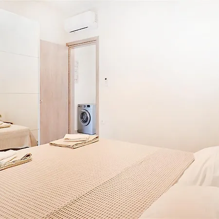Nikola Luxury 2 Bedrooms 5 Guests نيكيتي